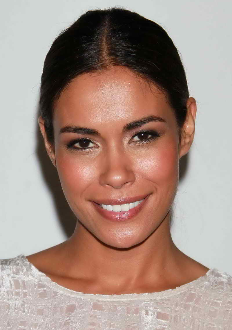 Daniella Alonso Height and Weight-3