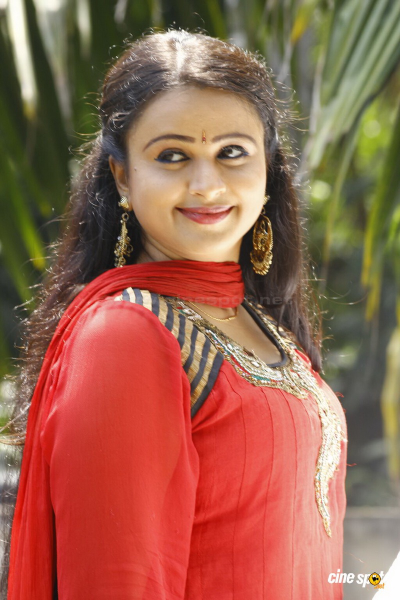 Sangeetha Height and Weight-3