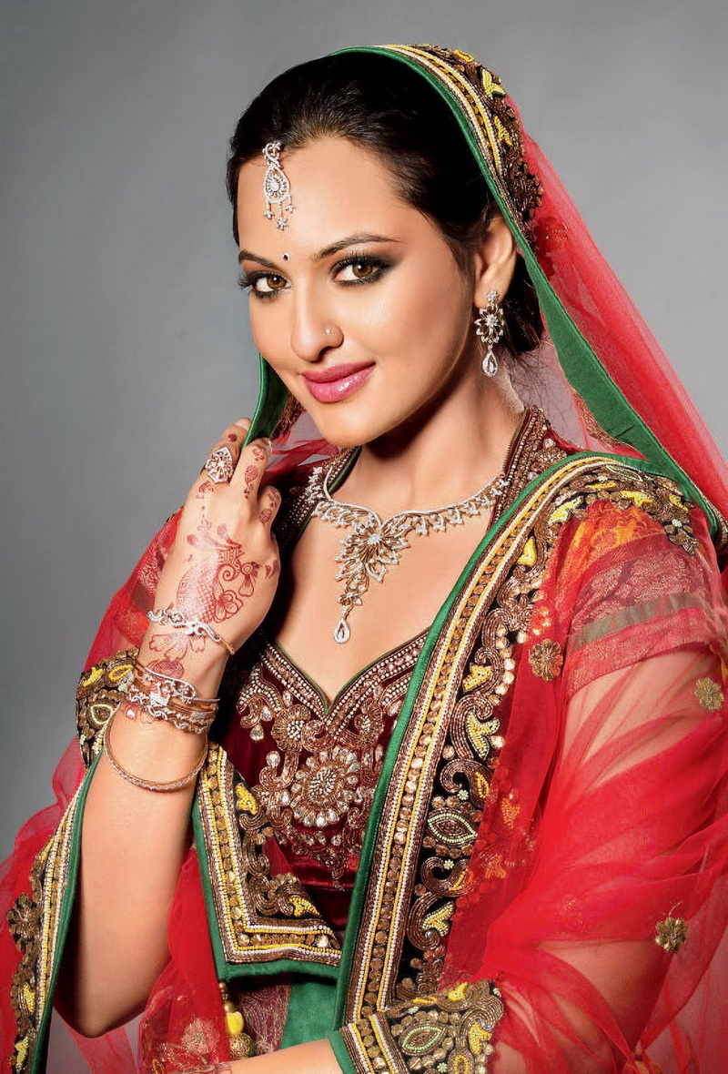 Sonakshi Sinha Height and Weight-3