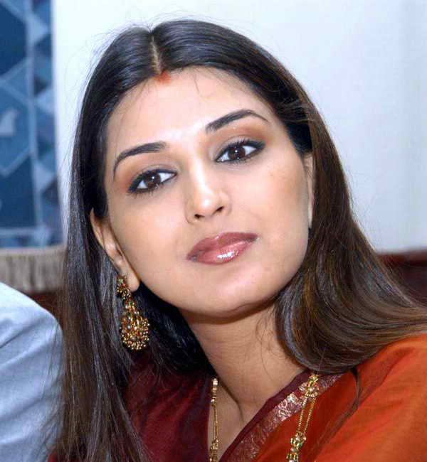 Sonali Bendre Height and Weight-2