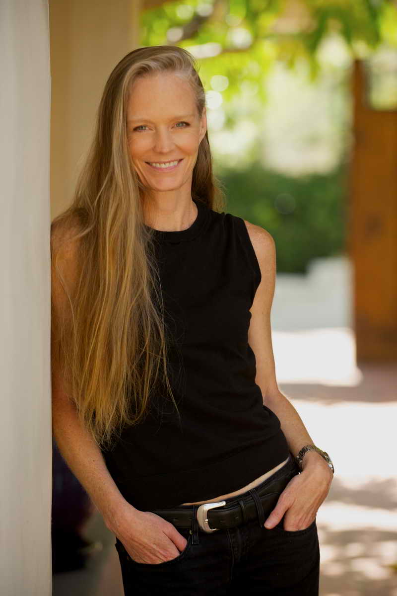 Suzy Amis Height and Weight-1