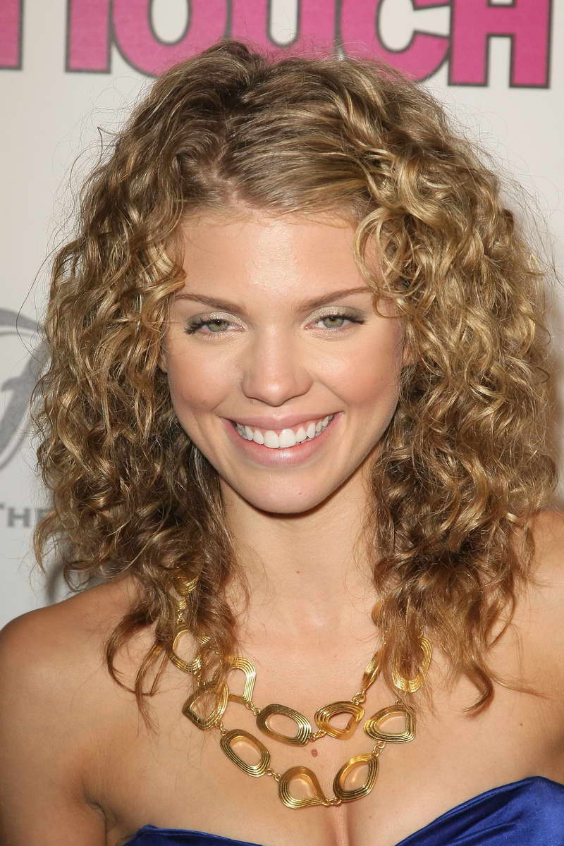 AnnaLynne McCord Height and Weight-1