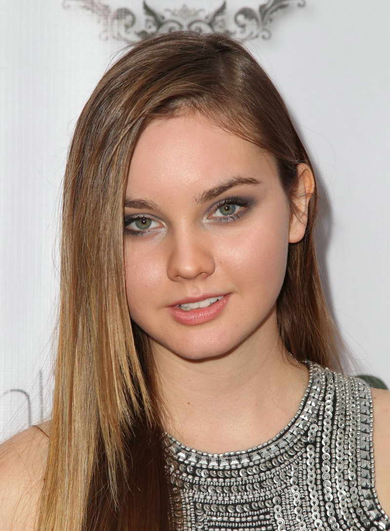 Liana Liberato Height and Weight-3