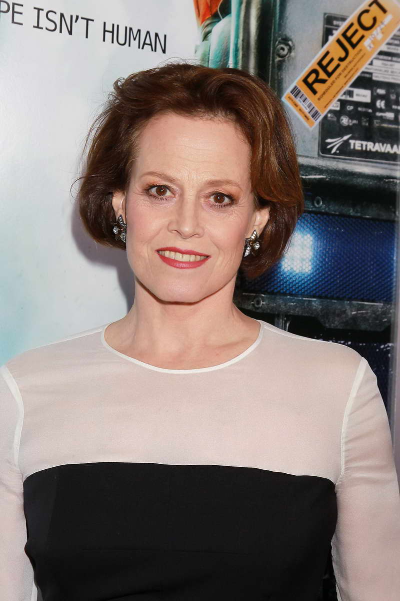 Sigourney Weaver Height and Weight-3