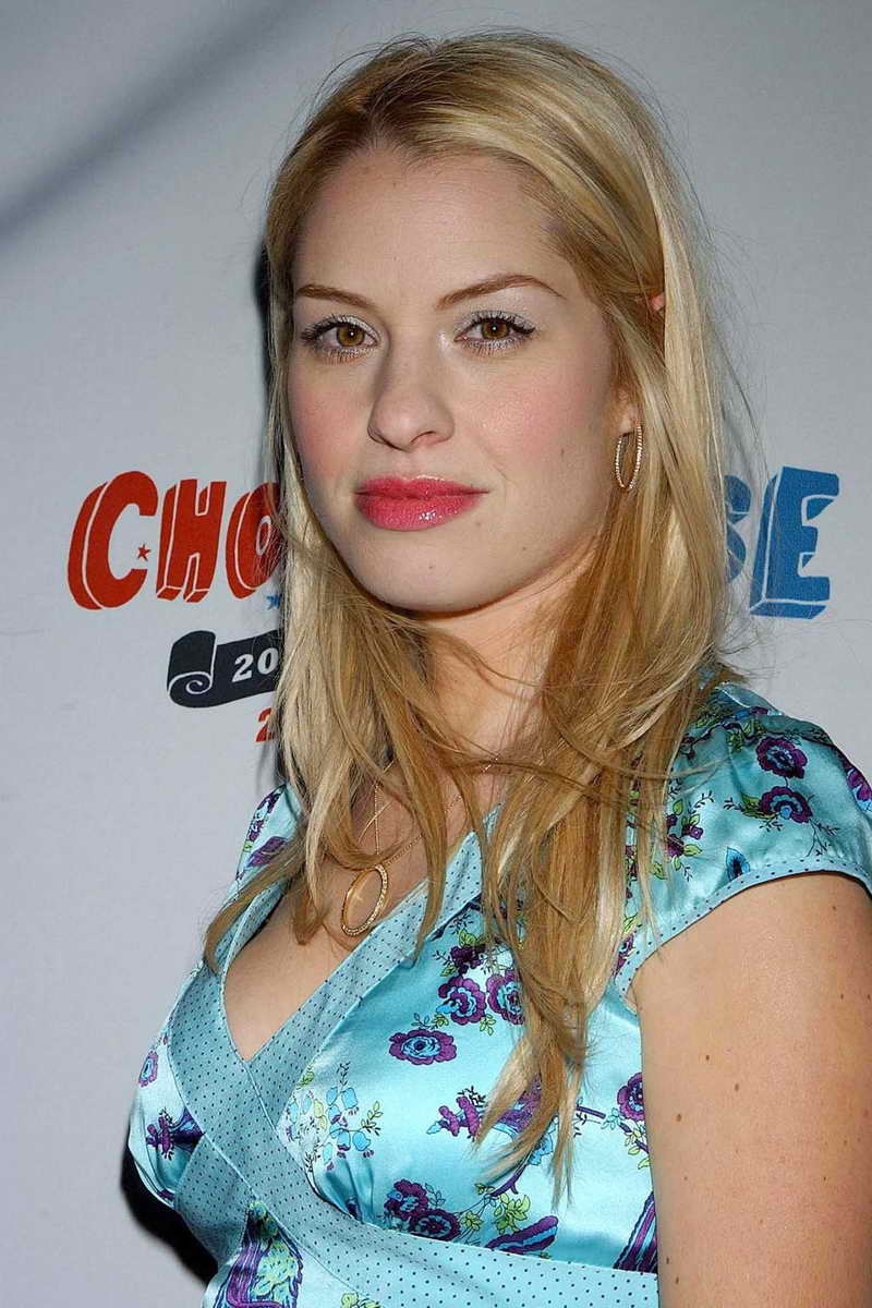 Leslie Grossman Height and Weight-3