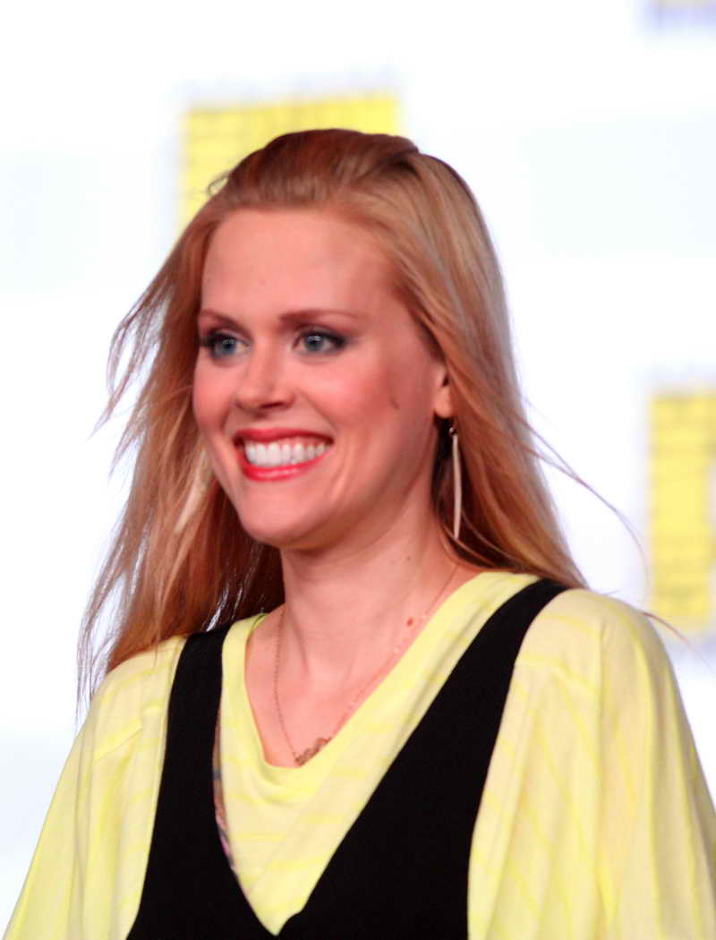 Janet Varney Height and Weight-3