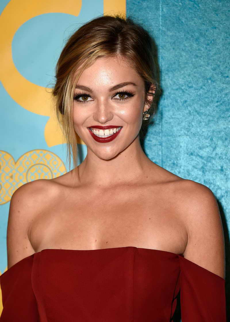 Lili Simmons Height and Weight-1