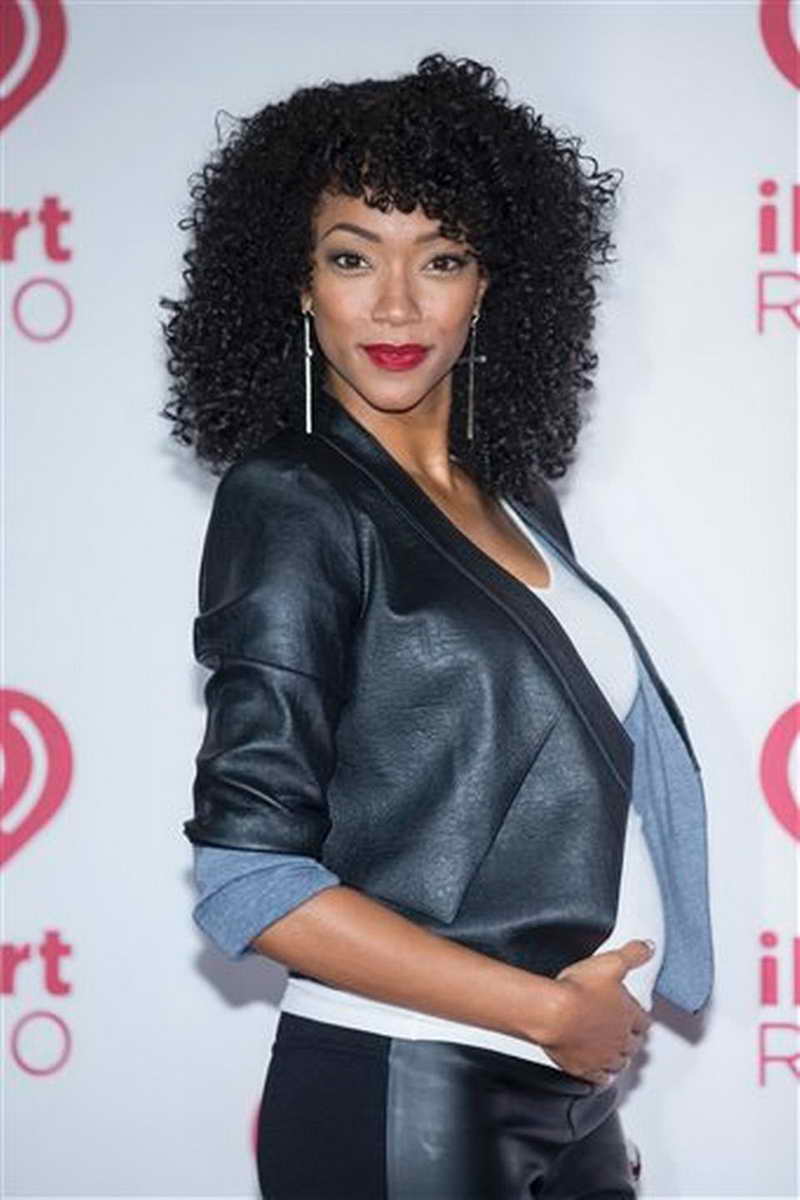 Sonequa Martin-Green Height and Weight-3