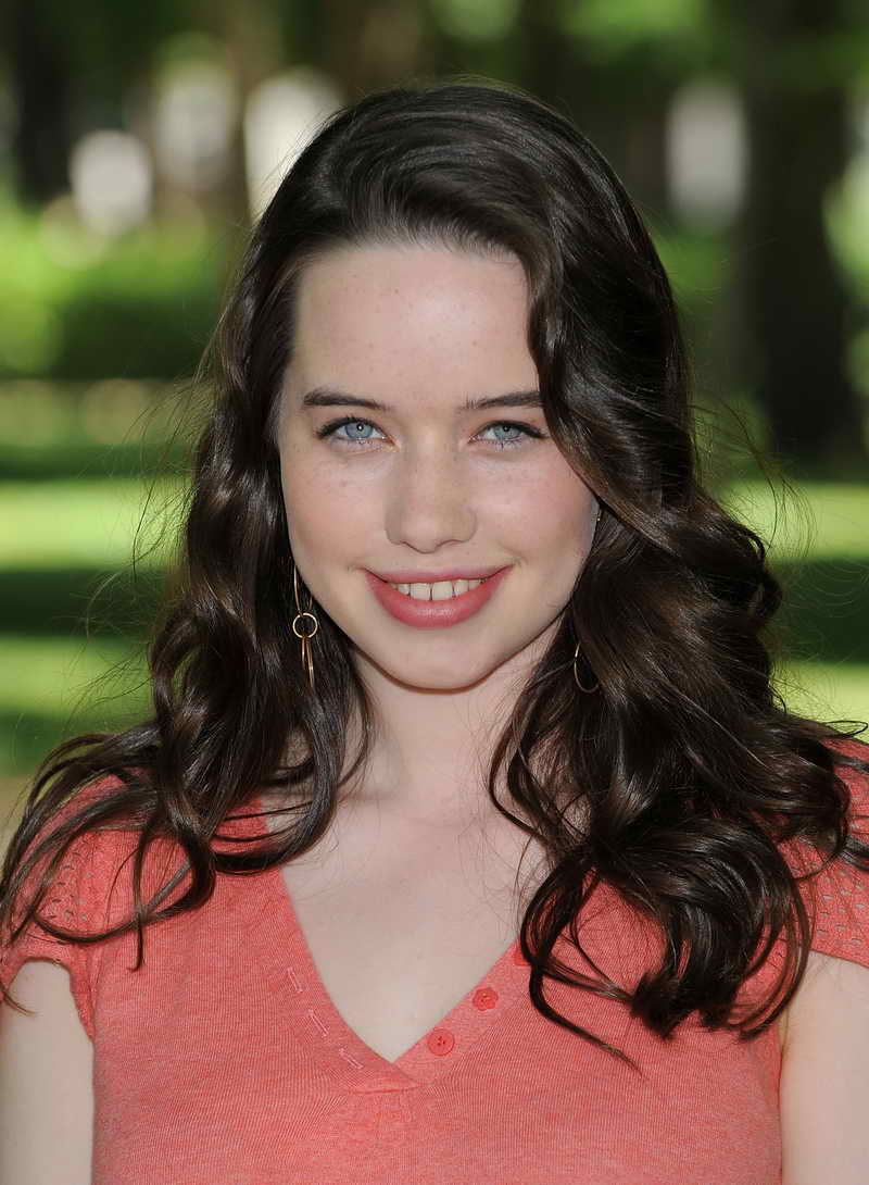 Anna Popplewell Height and Weight-1