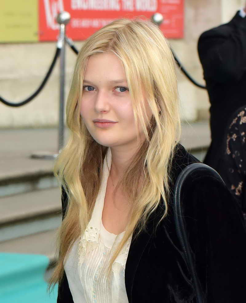 sophie-kennedy-clark-height-and-weight-2