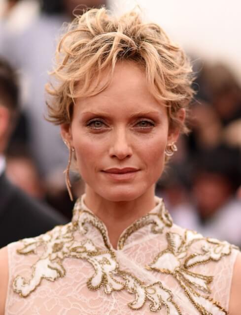 Amber Valletta Height and Weight