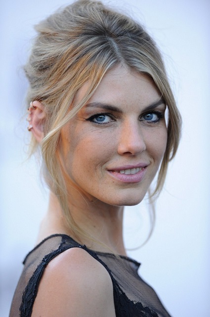 Angela Lindvall Height and Weight