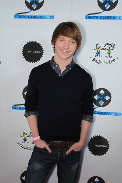 Calum Worthy Height and Weight