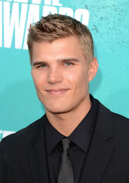 Chris Zylka Height and Weight