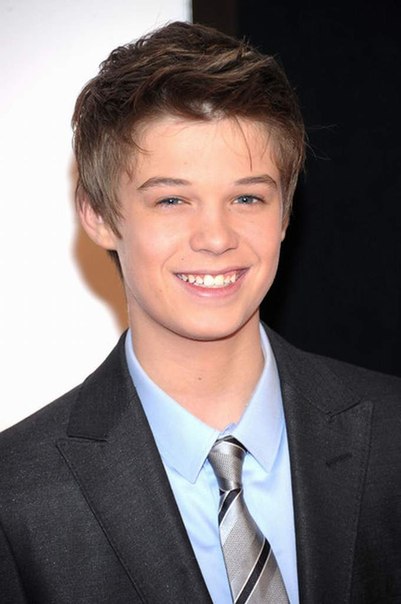 Colin Ford Height and Weight