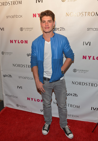 Gregg Sulkin Height and Weight