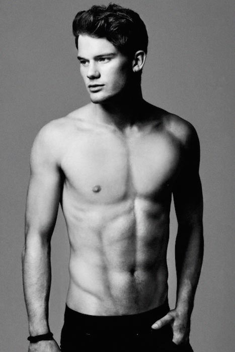 Jeremy Irvine Height and Weight