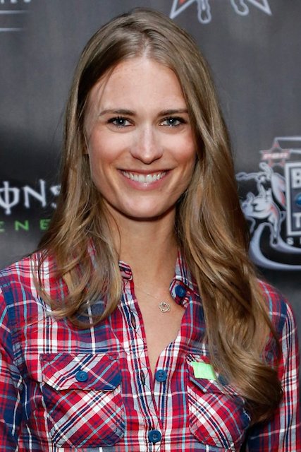 Julie Henderson Height and Weight