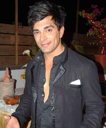 Karan Singh Grover Height and Weight