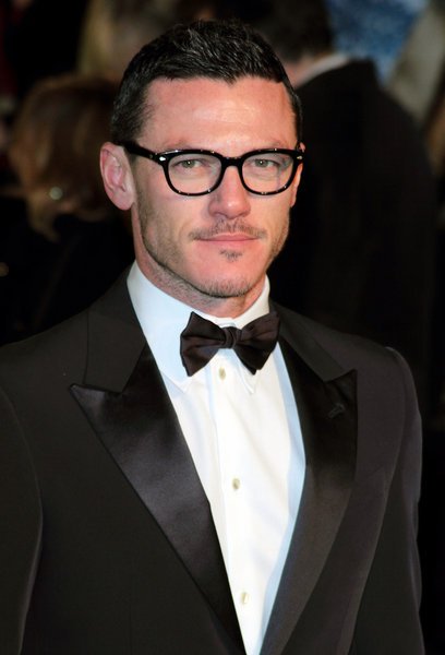 Luke Evans Height and Weight