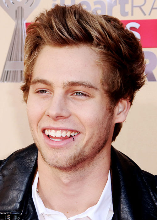 Luke Hemmings Height and Weight