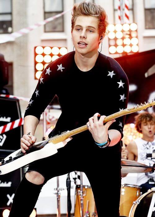 Luke Hemmings Height and Weight