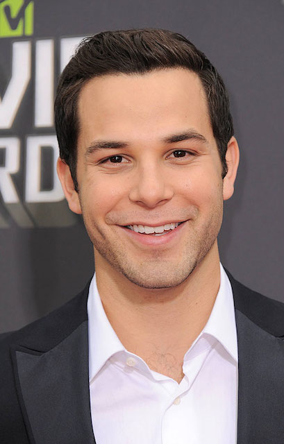 Skylar Astin Height and Weight