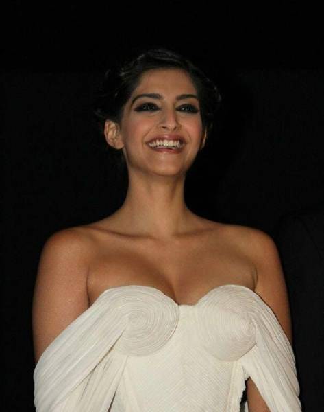 Sonam Kapoor Height and Weight Favorites