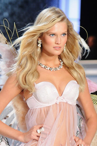 Toni Garrn Height and Weight